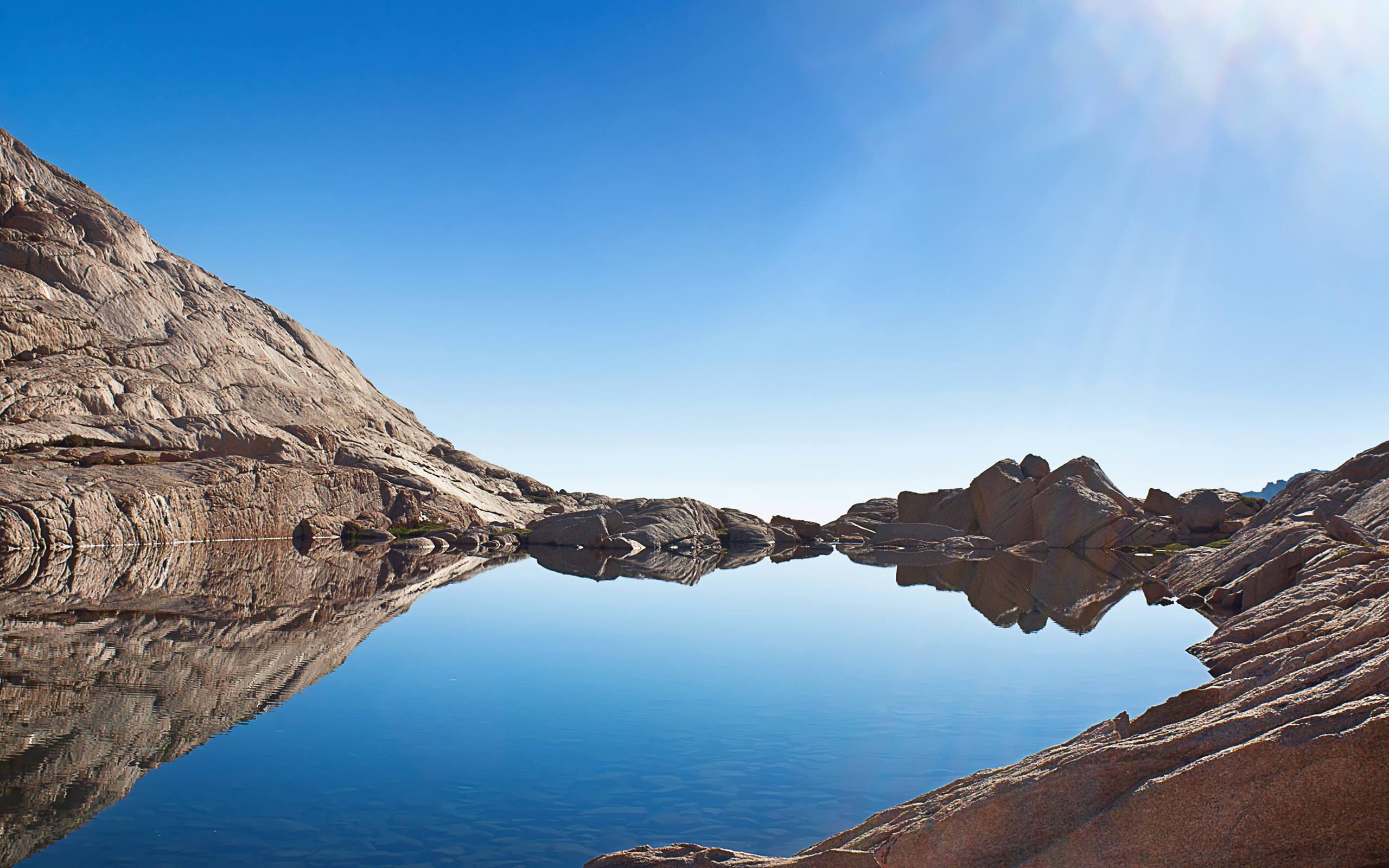 山水一壁纸：特写游戏平板上的INS风风景画卷